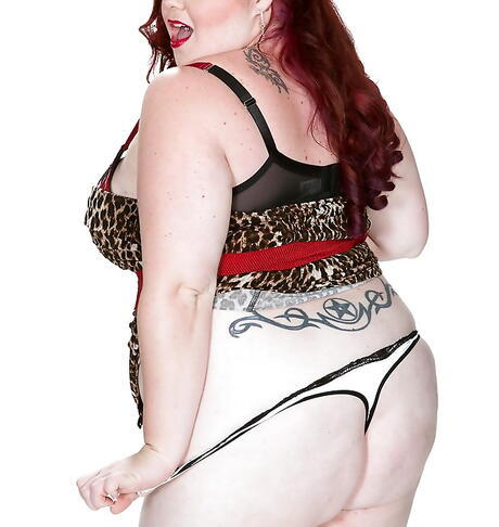 Adorable american redheaded fat Trinety Guess shows big hooters and jerks off 